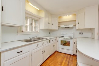 405 S Main St, Nashua, NH 03060