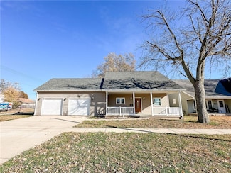 716 S 24th St, Mattoon, IL 61938