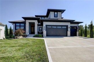 10505 W 174th St, Overland Park, KS 66221