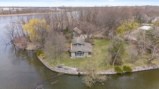 2108 Woodlawn Ln, Appleton, WI 54914