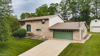 488 Maple Dr, Williamstown, WV 26187