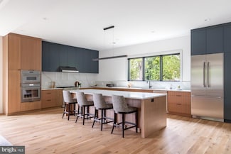7526 Fisher Dr, Falls Church, VA 22043