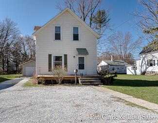 506 E Savidge St, Spring Lake, MI 49456