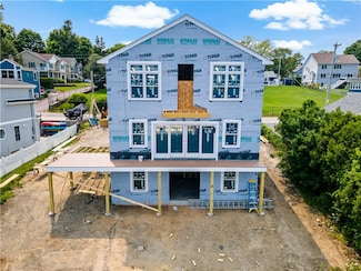 92 King Philip Ave, Bristol, RI 02809