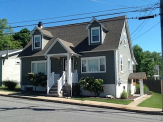 34 Arch St, Pen Argyl, PA 18072