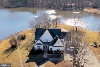 495 Deepwood Farm Dr, Scottsville, VA 24590