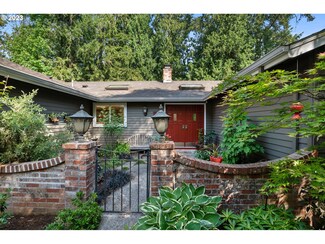 1260 Rockinghorse Ln, Lake Oswego, OR 97034