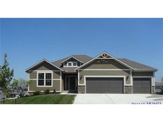 863 Ridge Dr, Lansing, KS 66043