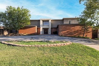 5008 SW Country Club Dr, Lawton, OK 73505