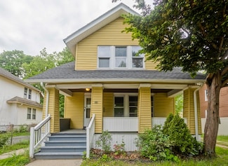 80 Rochelle St, Springfield, MA 01109