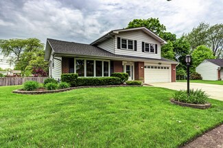 1904 N Sioux Ln, Mount Prospect, IL 60056