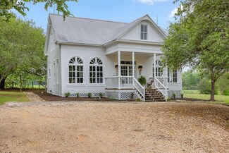 228 S Rusk St, Fayetteville, TX 78940