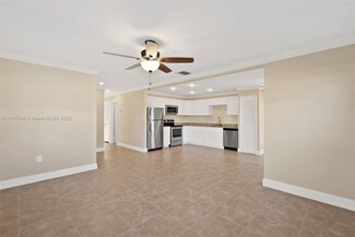 9393 Bloomfield Dr, Palm Beach Gardens, FL 33410