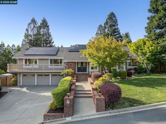 9 Irvine Dr, Moraga, CA 94556