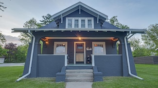 207 NE 6th St, Grand Rapids, MN 55744