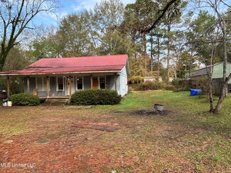 104 Willow St, Mendenhall, MS 39114