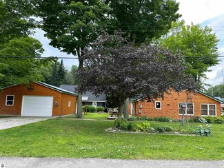 7523 W Forest Dr, Lake City, MI 49651