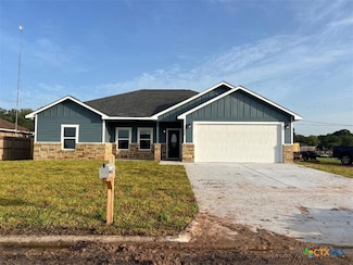808 Buttercup Dr, Edna, TX 77957