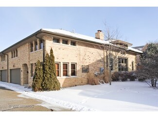 689 Rienzi Ln Unit 689, Highwood, IL 60040