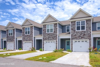 329 S Stingray Ln, Sneads Ferry, NC 28460