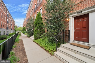 209 Commodore Ct, Philadelphia, PA 19146