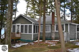 10934 Quin Sigamond Ln, Central Lake, MI 49622