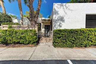 597 Lakeside Dr, Bradenton, FL 34210