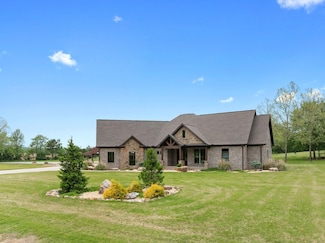 1257 Emmette Holland Rd, Tuscumbia, AL 35674