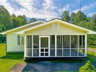 698 Mount Bethel Rd, Sunset, SC 29685