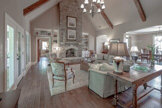 9267 Forest Island Dr, Collierville, TN 38017