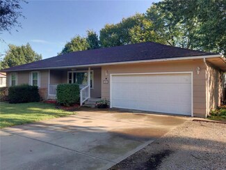 802 E 4th Ave, Garnett, KS 66032
