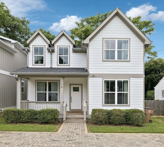 703B Skyview Dr, Nashville, TN 37206