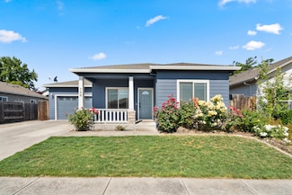 748 Ivern Dr, Central Point, OR 97502