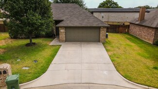 321 Grace Cir, Hurst, TX 76053