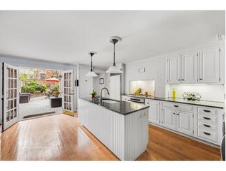 37 W 94th St, New York, NY 10025