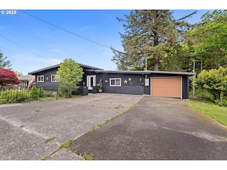 404 Chinook Ave, Astoria, OR 97103