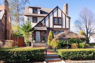 233 Kneeland Ave, Yonkers, NY 10705