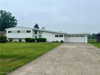 2736 W Skyline Dr, Lorain, OH 44053