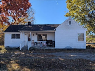 513 Memorial Park Dr, Thomasville, NC 27360