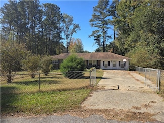 219 Briarwood Dr, Dallas, GA 30132