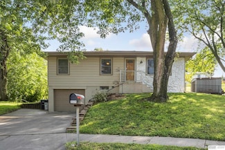 8804 Spaulding Cir, Omaha, NE 68134