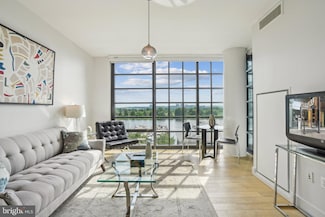45 Sutton Square SW Unit 602, Washington, DC 20024