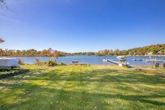 69909 Sunset Blvd, Union, MI 49130