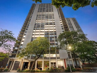 1355 N Sandburg Terrace Unit 1009, Chicago, IL 60610