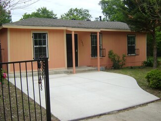 1033 Glen Garden Dr, Fort Worth, TX 76104