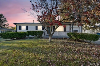 6803 Olivewood Dr, Hazelwood, MO 63042