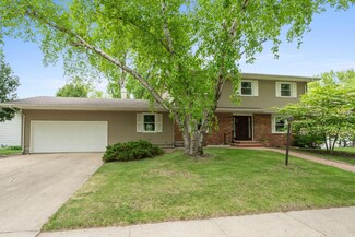 538 17th Ave S, Brookings, SD 57006
