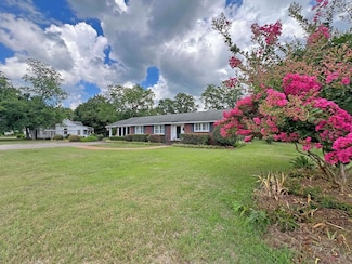 713 Harlin St, Elloree, SC 29047