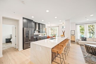 567 S 10th St, Minneapolis, MN 55404