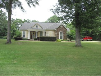 162 Woodridge Dr, Wetumpka, AL 36092